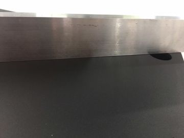 部品、塗られる鋼板のエンクロージャの粉を切るレーザーを押すコンピュータChasisの金属