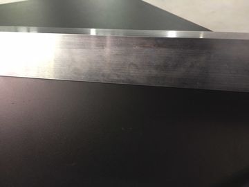 部品、塗られる鋼板のエンクロージャの粉を切るレーザーを押すコンピュータChasisの金属